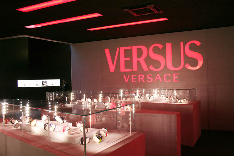 Vetrine espositive stand Versace Baselworld